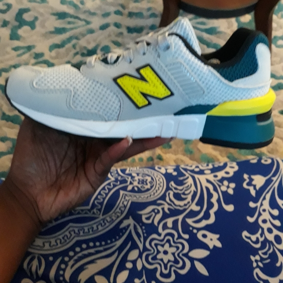 Grey and green New Balance - Picture 3 of 6